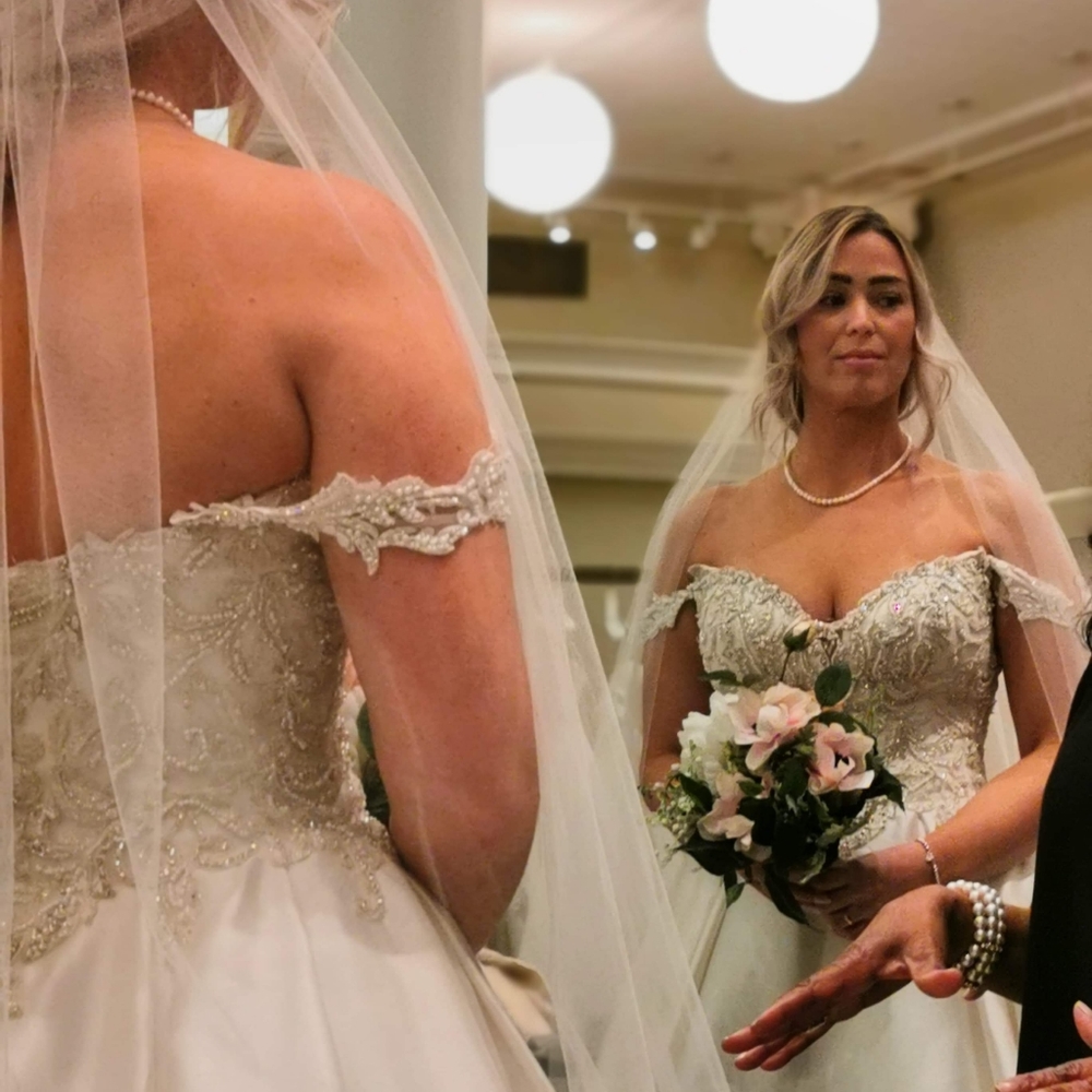 Maggie Sottero Wedding gown - Picture 2 of 6
